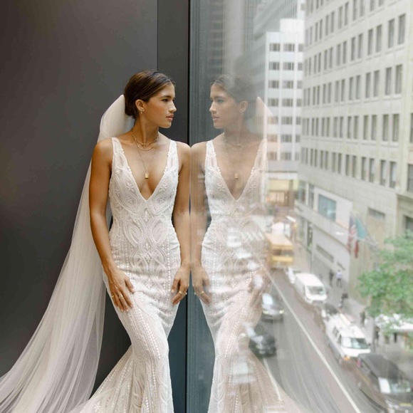 Never worn Pronovias wedding gown - Picture 4 of 6